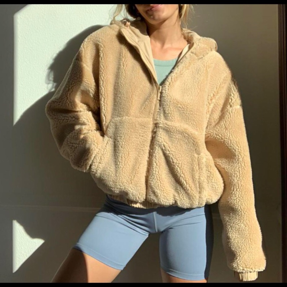 Alo Yoga Reversible Sherpa!